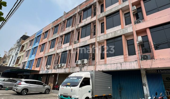 For Quick Sale, Ready-to-Use Shop House Suitable for Warehouse or Office in Sunter Mas