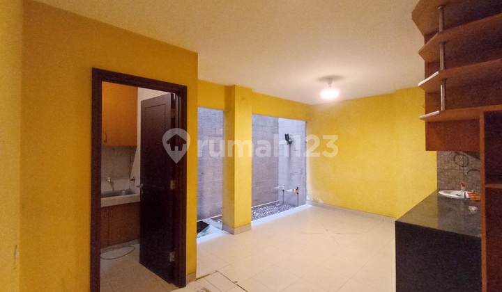 For Quick Sale, Neat 3-Story House Ready to Occupied in Kelapa Nias, Negotiable