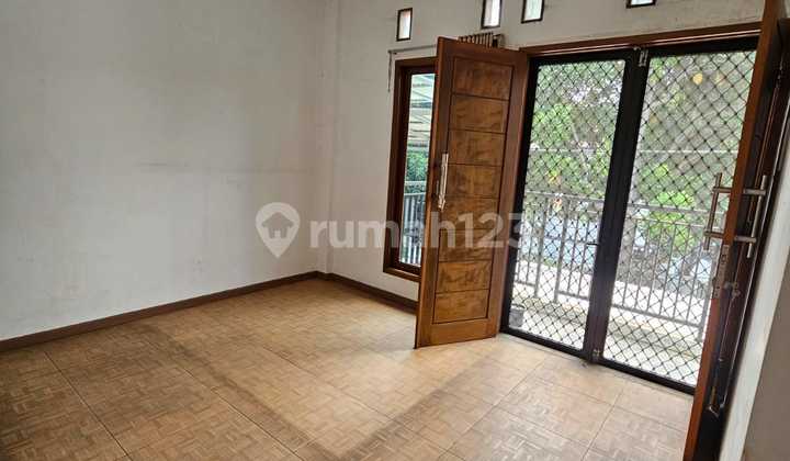 Price Drop! Quick Sale, 3-Story Row House with 2-Car Garage in Bcs