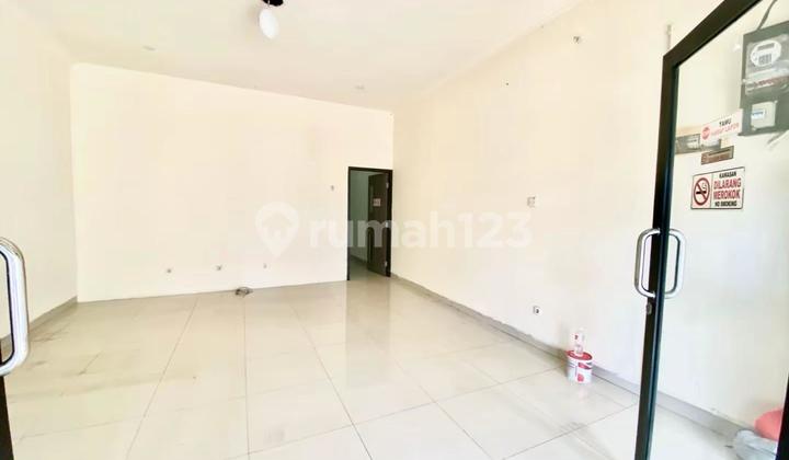 For Rent, 3-Storey Shop House in Good Condition, Ready to Use, Suitable for Office in Cempaka Putih.