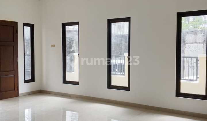 Jual Cepat, Rumah Rapih Siap Huni Posisi Hoek Di Rawamangun, Nego Jual Cepat, Rumah Rapih Siap Huni Posisi Hoek Di Rawamangun, Nego