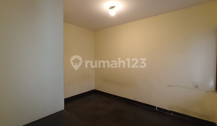 For Quick Sale, Neat 3-Story House Ready to Occupied in Kelapa Nias, Negotiable 2