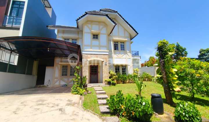 Rumah Clasik 3 Lantai Posisi Hook,Ada Halaman Belakang Masih Luas,Dekat Mall Aeon dan Exit Tol Sentul City. Rumah Clasik 3 Lantai Posisi Hook,Ada Halaman Belakang Masih Luas,Dekat Mall Aeon dan Exit Tol Sentul City.