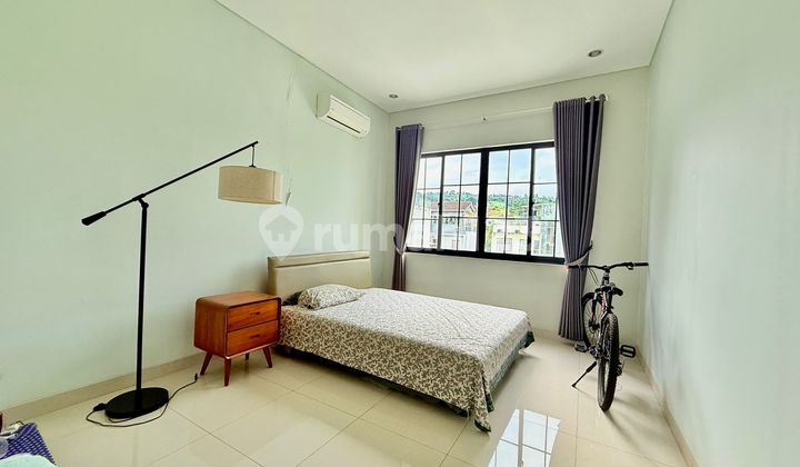 Rumah Mewah Cantik 2 Lantai Full Furnish,Lingkungan Asri Udara yang Masih Sejuk di Sentul City,Dekat Wisata Jungland 2