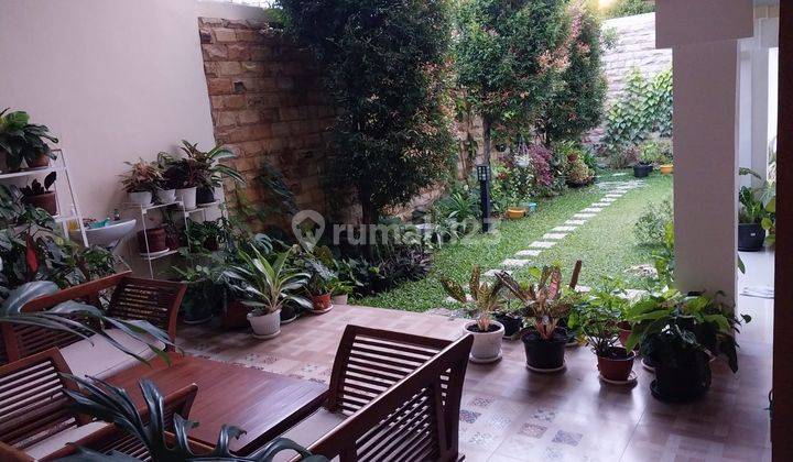 Rumah Sewa Dua Lantai Bagus Dan Bersih ,full Furnish , Ada Hook , View Balcony .lingkungan Sekitar Nyaman Dan Asri, Sentul City 2