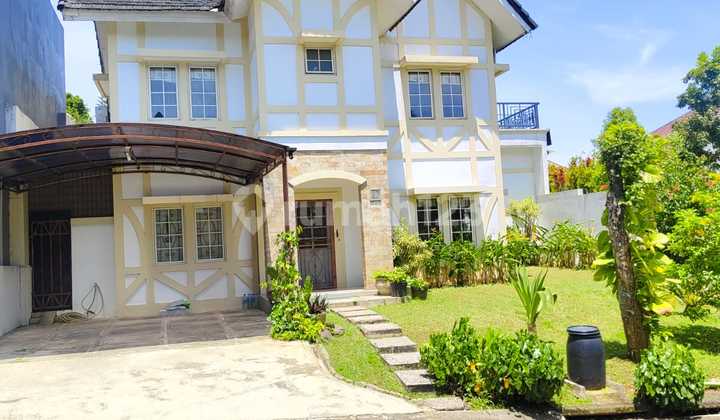 Rumah Clasik Siap Huni,3 Lantai Downslop Cluster Terdepan di Sentul Ciyuty,Posisi Hoek,View Pegunungan.legalitas Shm.dekat Mall Aeon dan Exit Toll Sentul