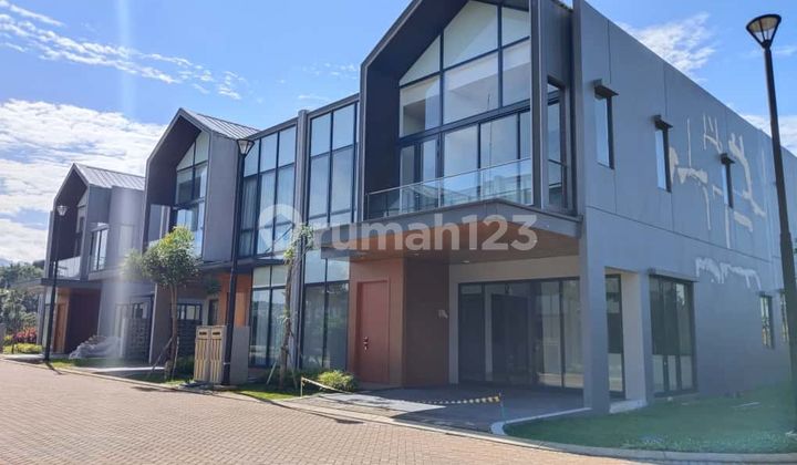 Rumah Baru 2 Lantai Siap Huni,Di Dalam Cluster Elite ,Fasilitas Lengkap.perumahan Sancuary Posisi Hook.