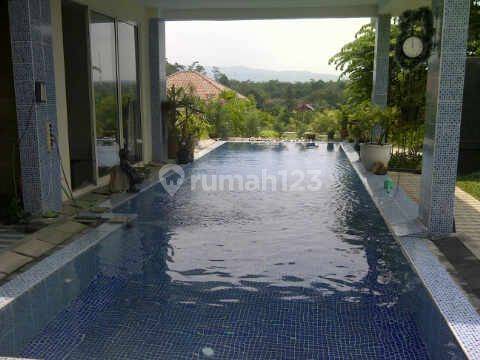 Rumah mewah ada lebih hook,full furnish,kolam renang,lokasi startegis di sentul city 1