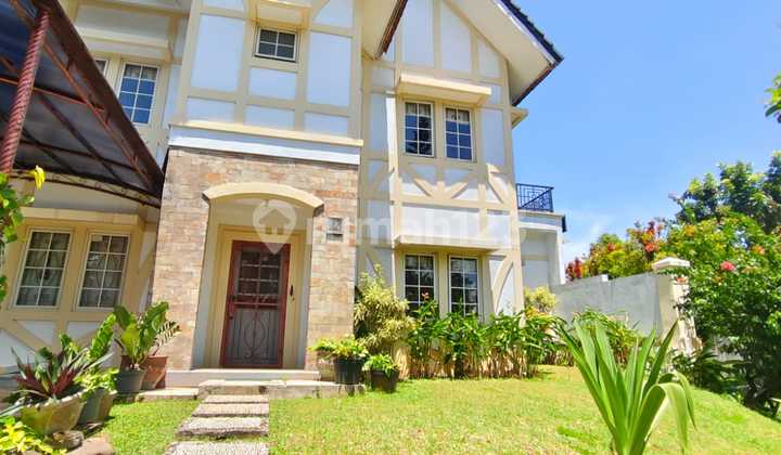 Rumah Classic 3 Lantai,Siap Huni ,Posisi Hook,Halaman Belakang Masih Luas,Sentul City Bogor