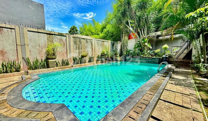 Rumah 2 Lantai Disewakan Siap Huni,Dan Terawat,Ada Kolam Renang dan Kolam Ikan,Cluster Elite,Hunian Asri di Sentul City,Dekat Mall Aeon dan Toll Sentul City.