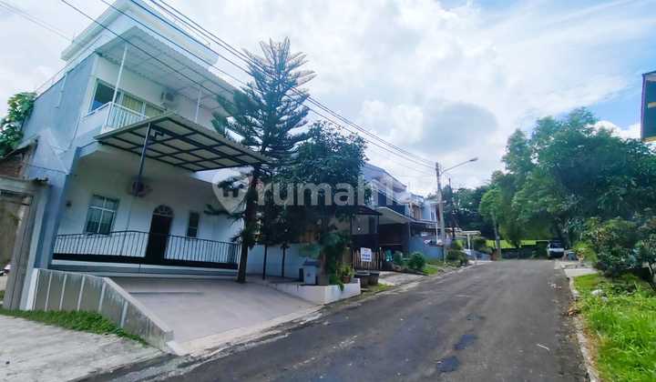 Rumah 3 Lantai dengan View Keren di Lantai 3.Lingkungan Asri dan Nyaman,Legalitas Shm.7 Menit Aeon Mall & Exit Toll Sentul City.