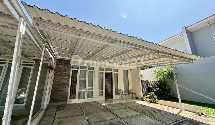 Rumah Sewa 1 Setengah Lantai Siap Huni ,Full Furnish,Interior Cantik,Ada Taman Disamping, 7 Menit Dari Aeon Mall & Exit Toll Sentul Citya.