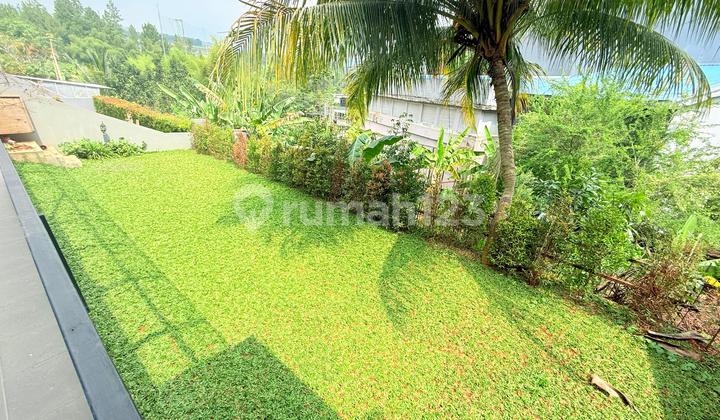 Rumah 2 Lantai Downslope ,Halaman Luas,Siap Huni,Cluster Elite ,Nyaman dan Asri,7 Menit Dari Mall Aeon dan Exit Toll Sentul City