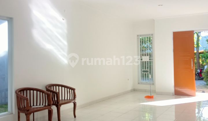 Ready-to-Occupy Rental House. Very Strategic Location, 7 Minutes from Aeon Mall and Sentul City Toll Exit.