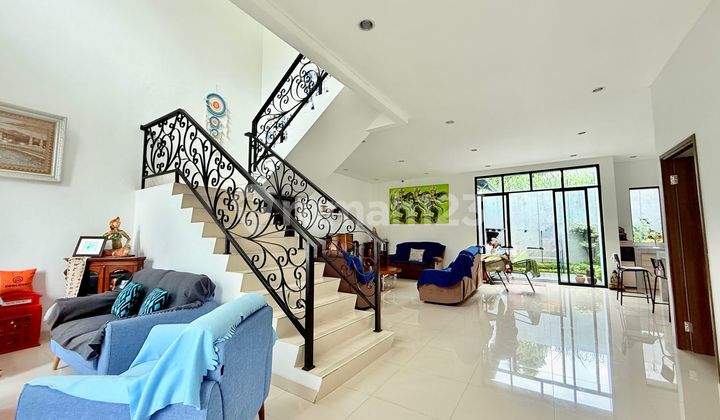 Rumah 2 Lantai Siap Huni,Jual dengan Furnish ,Udara yang Masih Sejuk dan Segar,Sentul City