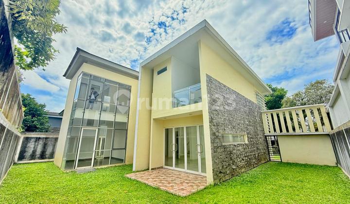 Rumah 2 Lantai Halaman Luas ,Cluster Terdepan Sentul ,5 Menit Dari Aeon Mall& Exit Tol .Siap Huni