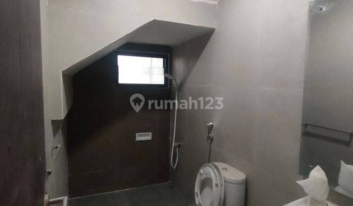 Di jual rumah 2 Lantai sudah renovasi di tanjung bunga 2