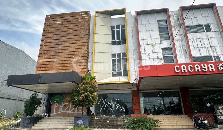 For Rent: Pioneer Independence Street Shop Front Opposite Immigration Office 1