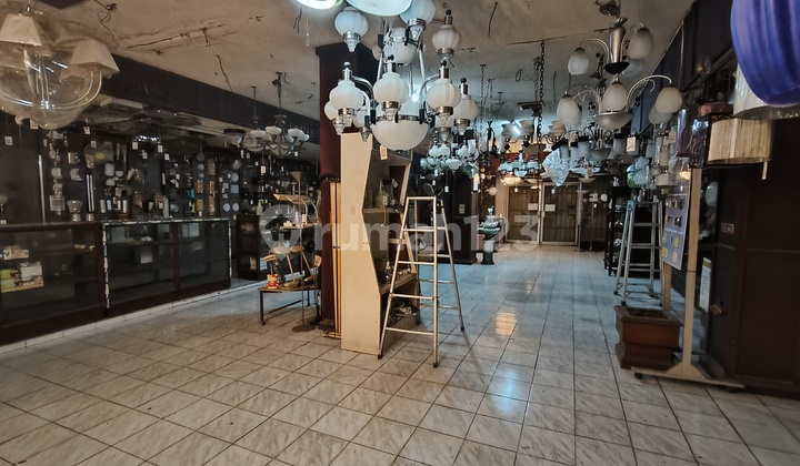 Corner Shop for Rent in the City Near Mall Mari 2