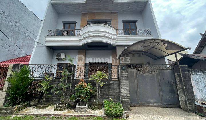 Di jual rumah dua lantai  1