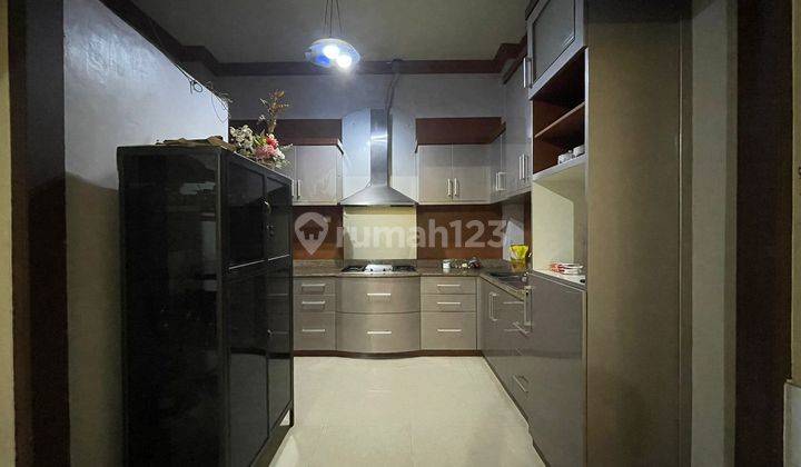 Di jual rumah dua lantai  5