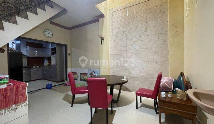 Di jual rumah dua lantai  6