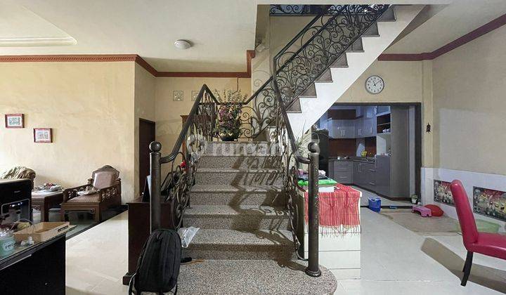 Di jual rumah dua lantai  7