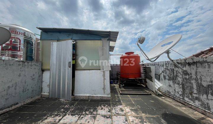 Di jual rumah dua lantai  13