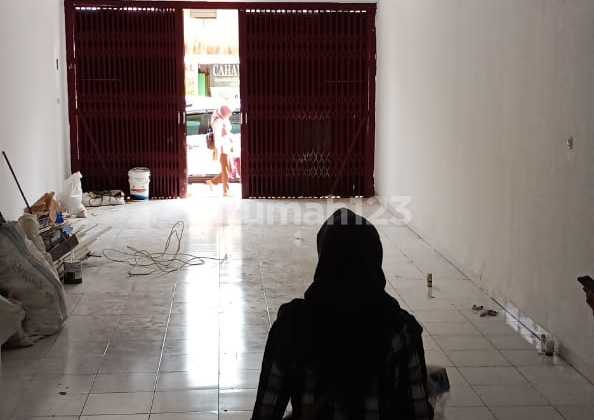 Di sewakan ruko lokasi strategis dekat jl Vetran utara dan jl gunung latimojong 2