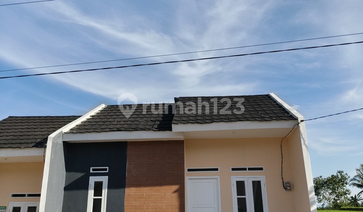 Dijual Rumah 2 Kamar, Nempel Stasiun Parungkuda