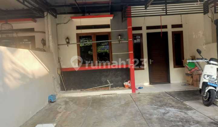 For Sale Comfortable and Strategic House in Cipondoh, Tangerang City For Sale Comfortable and Strategic House in Cipondoh, Tangerang City