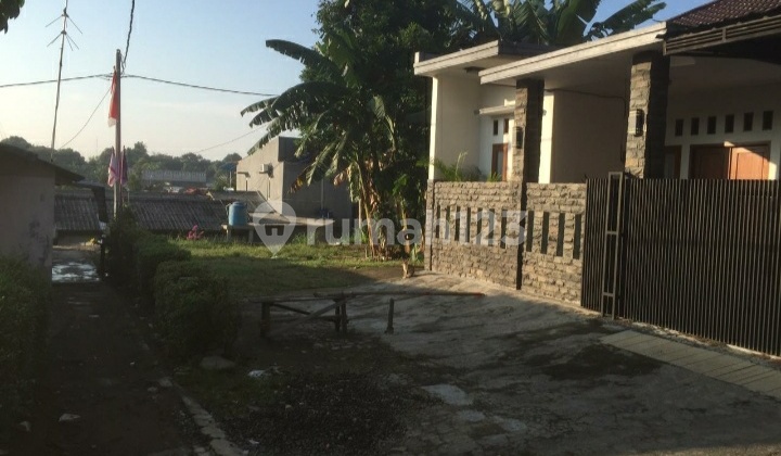 House Strategic Location Large Land Depok West Java 2