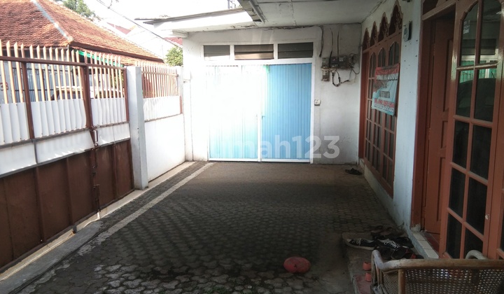 Rumah 2 Lantai Strategis Dekat LRT Pusat Kota Menteng Jakarta Pusat