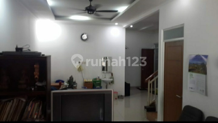 Rumah 2 Lantai Dekat Pusat Bisnis di Pejompongan Benhil Jakarta Pusat 2