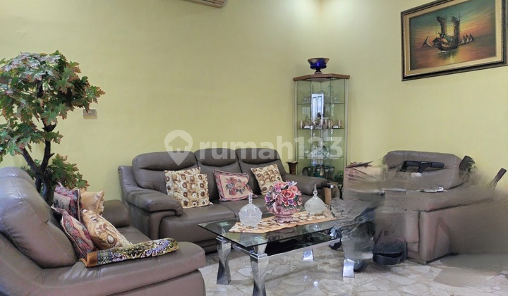 Rumah 1 Lantai SHM Hoek Furnish di Kayu Putih Jakarta Timur Rumah 1 Lantai SHM Hoek Furnish di Kayu Putih Jakarta Timur