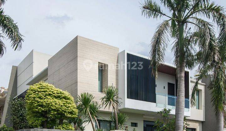 DIJUAL RUMAH Hoek MEWAH di Green Garden full furnished luas 548m2 2