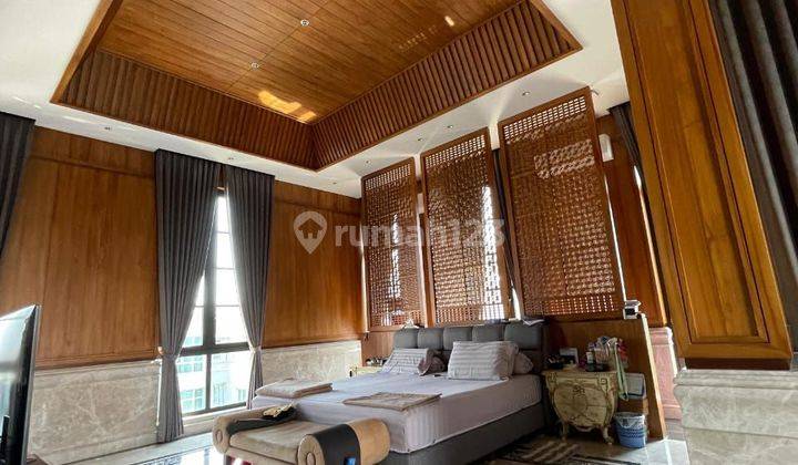 DIJUAL CEPAT RUMAH SULTAN Di PANTAI MUTIARA ( Furnished BAGUS) Swimming Pool  1