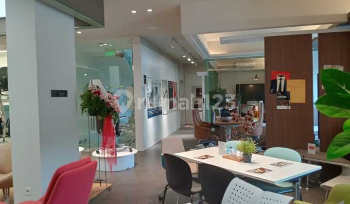 Gedung Komersial di Daerah Senopati ( Brand New Renovated)