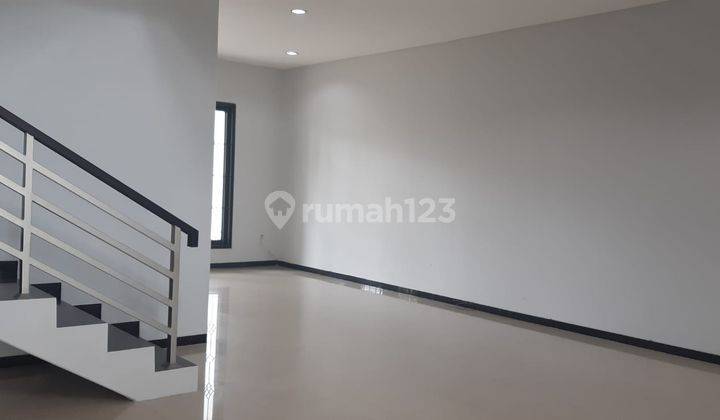 Disewakan Rumah di Royal Residence Main Road Wiyung Surabaya  3