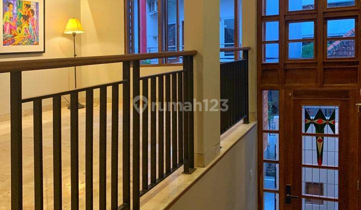 Rumah 3 Lantai Baru Semi Furnished SHM di Cipinang, Jakarta Timur 1