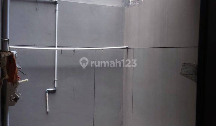 ruang tamu rumah nyaman dalam cluster flavio