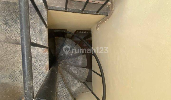 Rumah 2 Lantai Bagus SHM di Taman Surya 5, Jakarta Barat 2