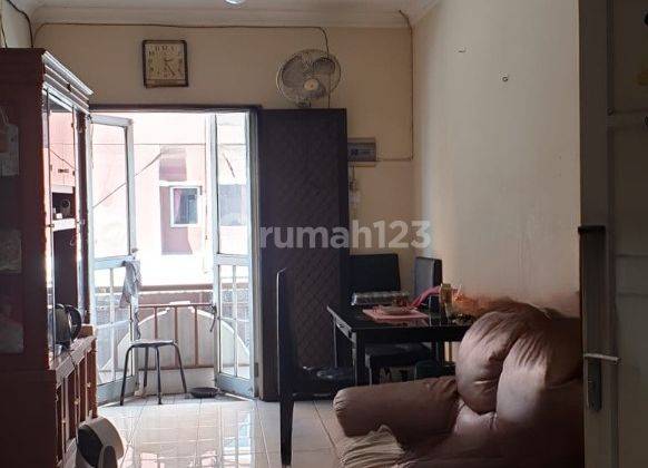 Rumah Town House Lantai Atas Furnished Di City Resort, Cengkareng 1