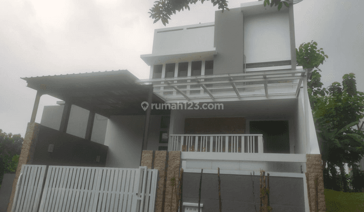 Rumah Ada Kolam Renang Semi Furnished SHM di Citra Gran Cibubur 1