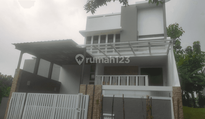 Rumah Ada Kolam Renang Semi Furnished SHM di Citra Gran Cibubur 1