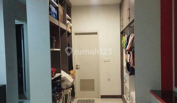 Rumah Ada Taman Semi Furnished SHM di Green Ville, Jakarta Barat 2