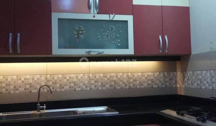 Rumah Ada Taman Semi Furnished SHM di Green Ville, Jakarta Barat 1