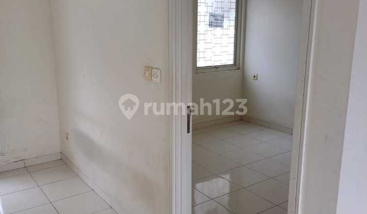 Single-Story House Still Has a Backyard in Suvarna Jati