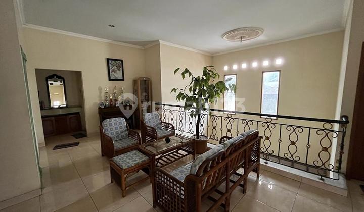 Rumah Luas Semi Furnish Siap Huni di Kavling DKI Meruya Selatan