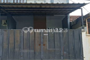 Disewa Rumah 2Lt Daan Mogot Permai,Kamar Tidur 3+1,Kamar Mandi 3,,Listrik.2.200watt,Garasi,Air Pam